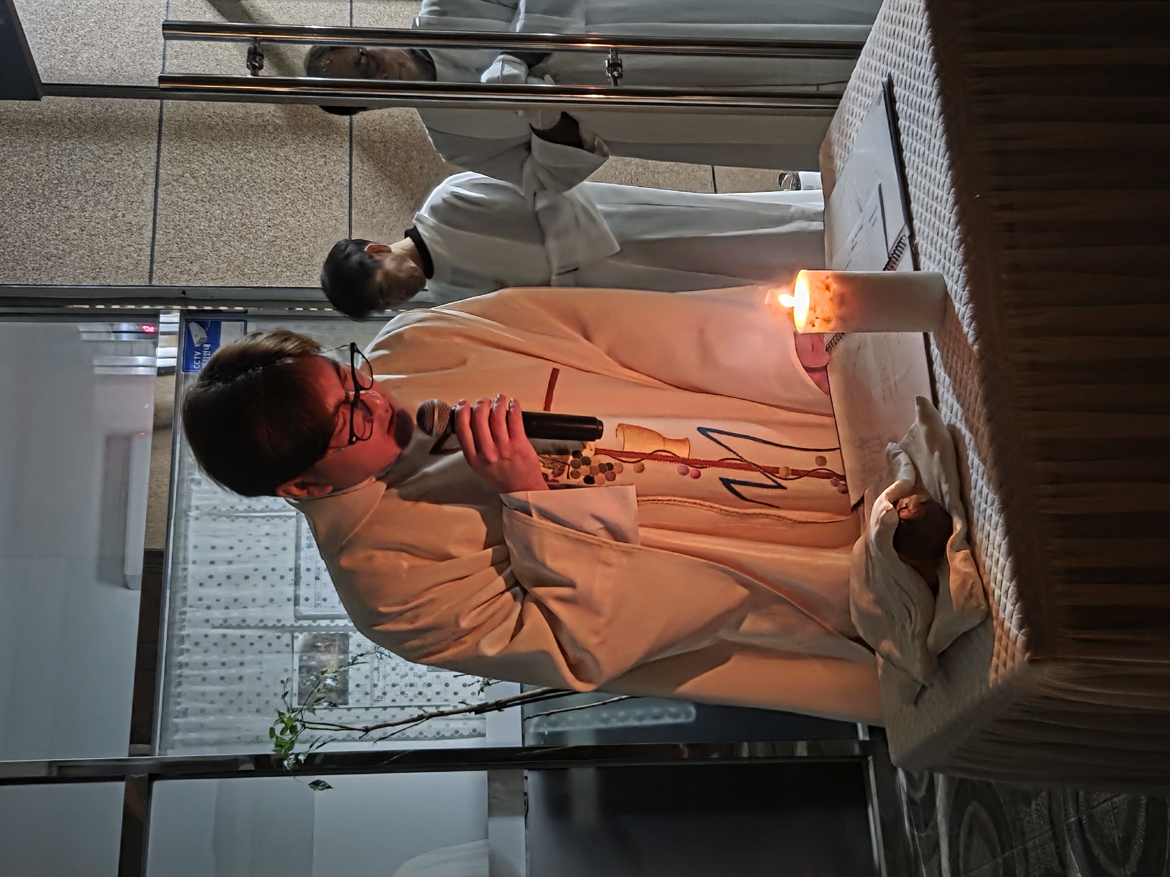 20251224 성탄전야미사 1.jpg